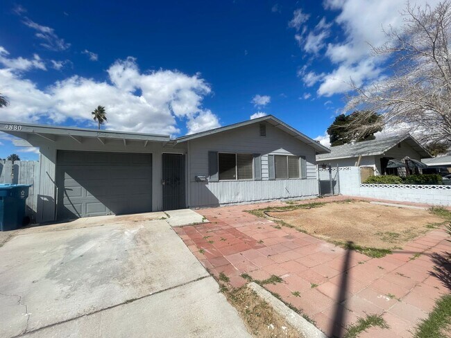 Building Photo - 4880 Pancho Villa Dr
