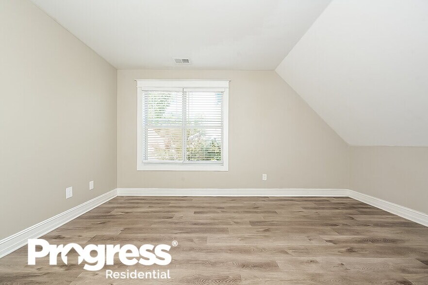 Building Photo - 120 Memory Ln