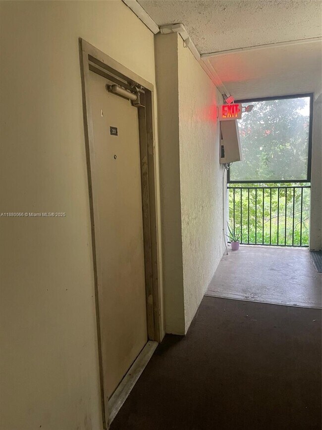 Building Photo - 2401 Riverside Dr