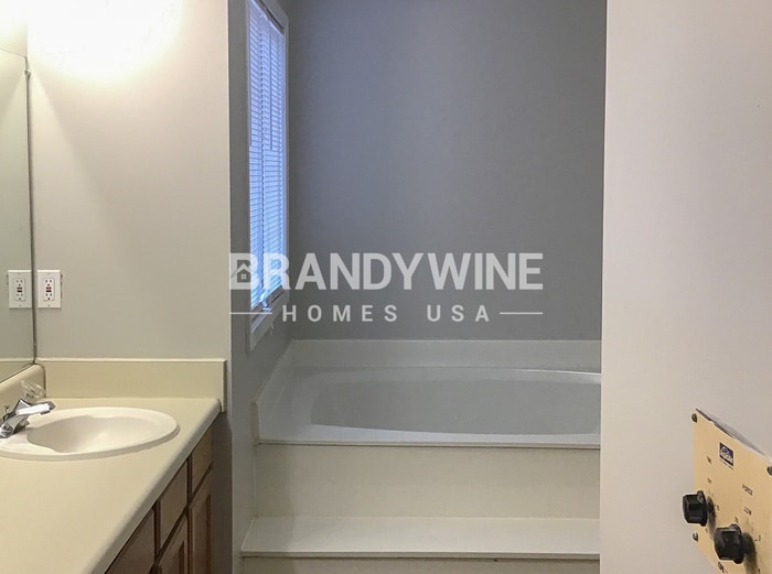 Building Photo - 5900 Homestead Cir