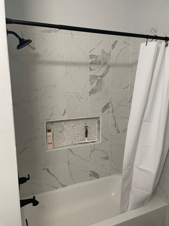 Building Photo - 917 N 16th St