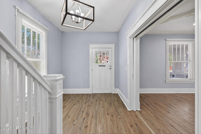 Building Photo - 310 W 10th St