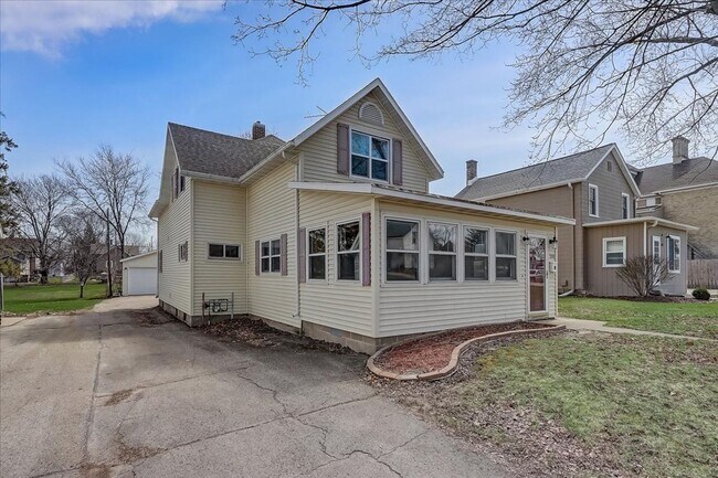 Building Photo - 4Bed/2Bath - Home For Rent in Fort Atkinson