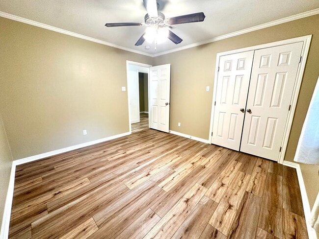 Building Photo - **Application Received ** Available Now! Charming 4-Bedroom Home with Modern Kitchen & Spacious B...