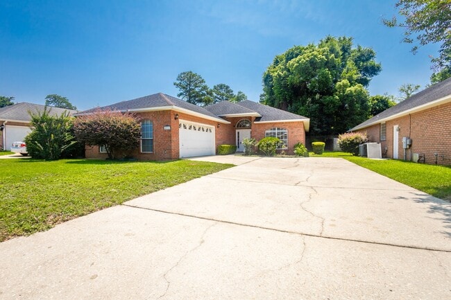 Primary Photo - 5931 Hermitage Dr