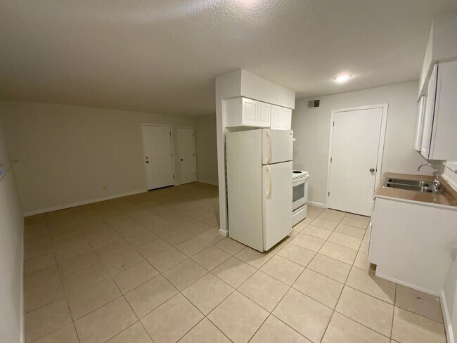 Building Photo - 211 Snead Dr