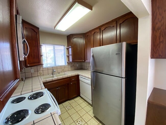 Building Photo - 739 W Franklin St