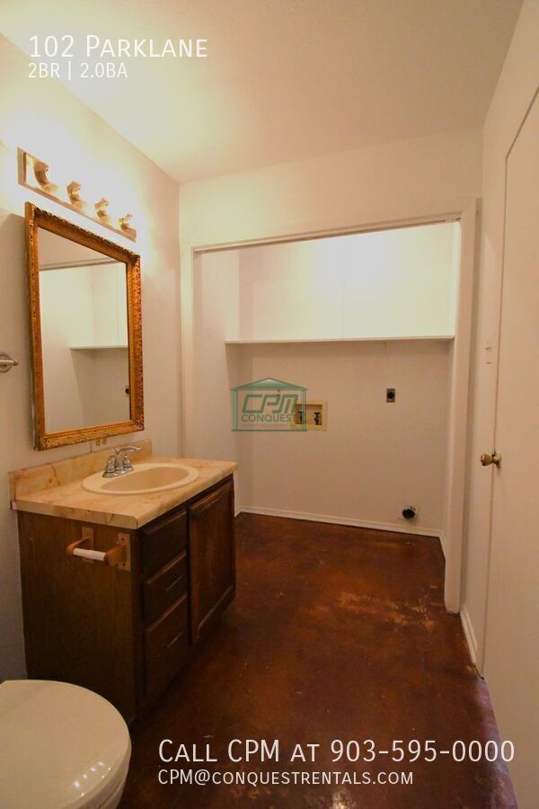 Building Photo - 102 Parklane-