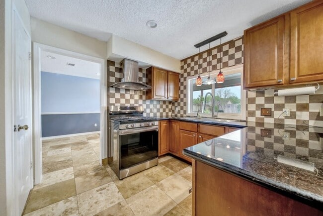 Building Photo - 3006 Mesquite Dr