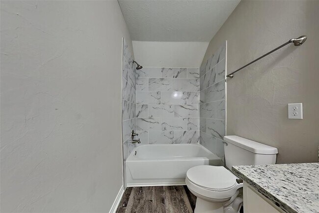 Building Photo - 20403 Timber Trail Way