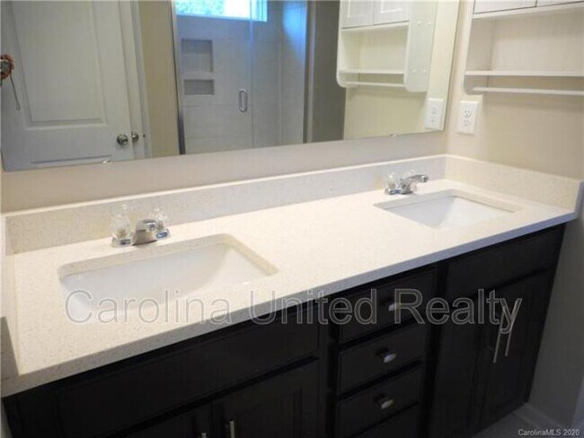 Building Photo - 13247 Savannah Point Dr