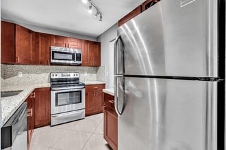 Building Photo - 1255 SW 46th Ave