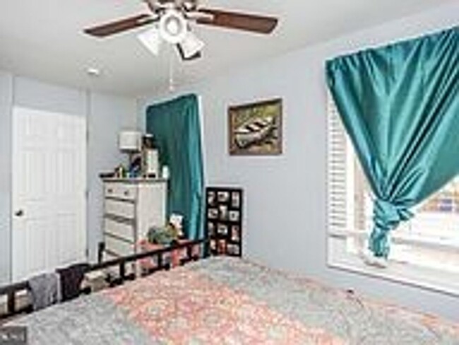 Building Photo - Gorgeously Renovated Upper Fells Point 2bd...