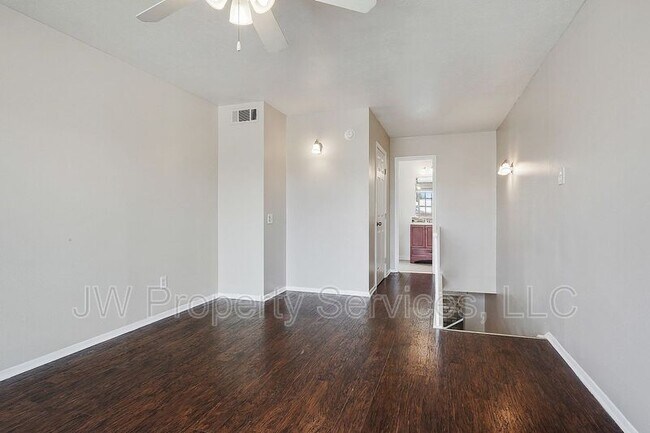 Building Photo - 2109 Manson Ave