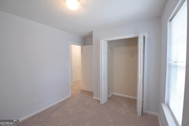 Building Photo - 147 S Fairfield Dr