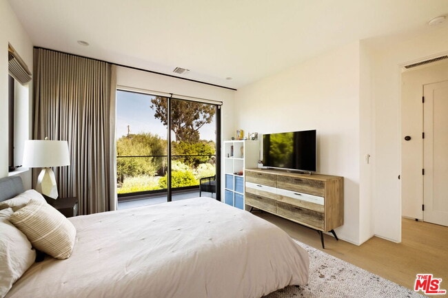 Building Photo - 2137 Glyndon Ave