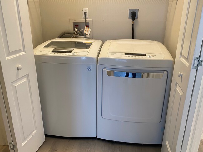 New Washer / Dryer Inside - 500 Scotia Dr