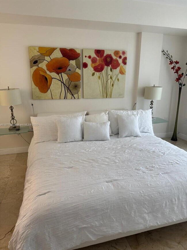 Building Photo - 10275 Collins Ave