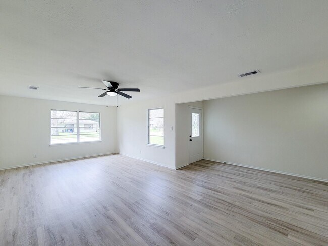 Building Photo - 301 Cypress St
