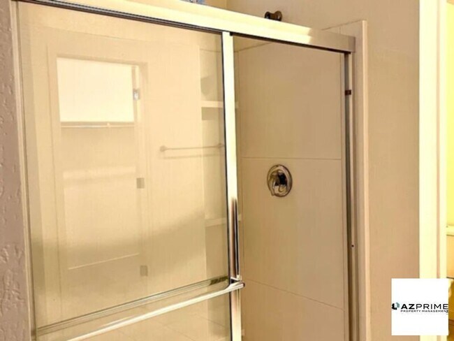 Building Photo - Elegant home