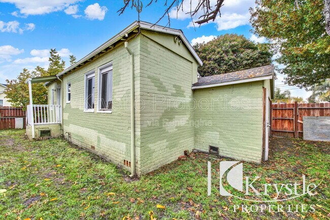 Building Photo - 241 Mayo Ave