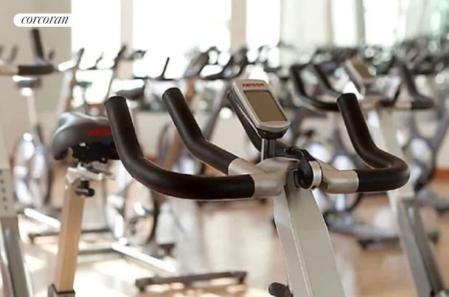 Building Photo - 15-1869 W 61st St