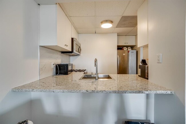 Building Photo - 227 Christopher Columbus Dr