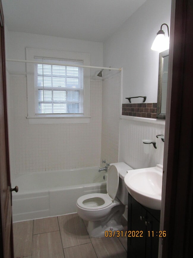 Building Photo - 326 N Magnolia St