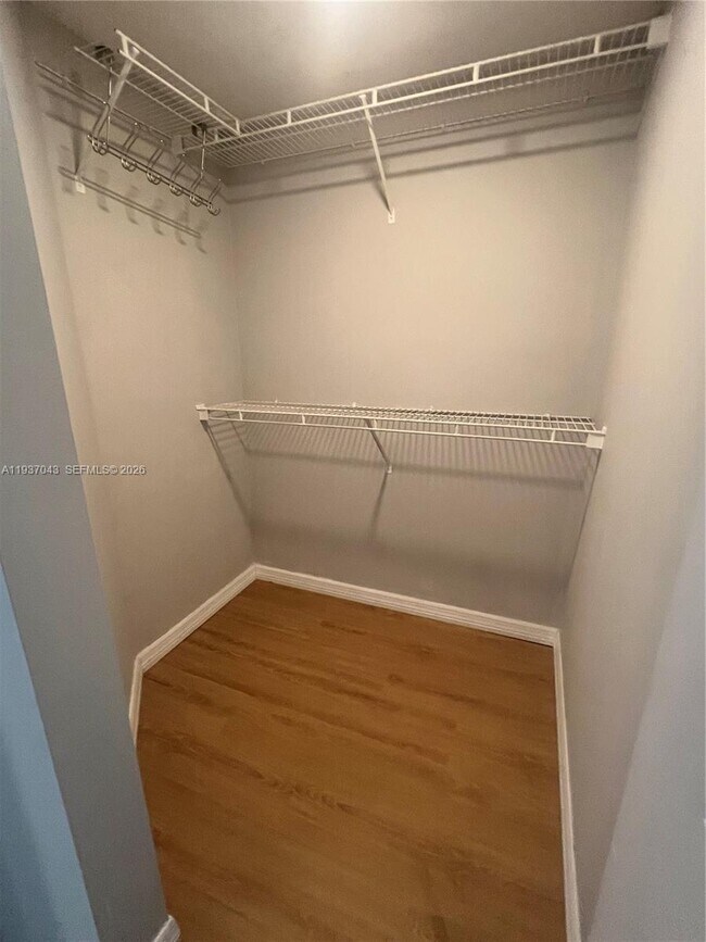 Building Photo - 2033 SE 10th Ave