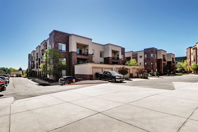 Building Photo - Private 2 bed 2 bath Condo in Inverness En...
