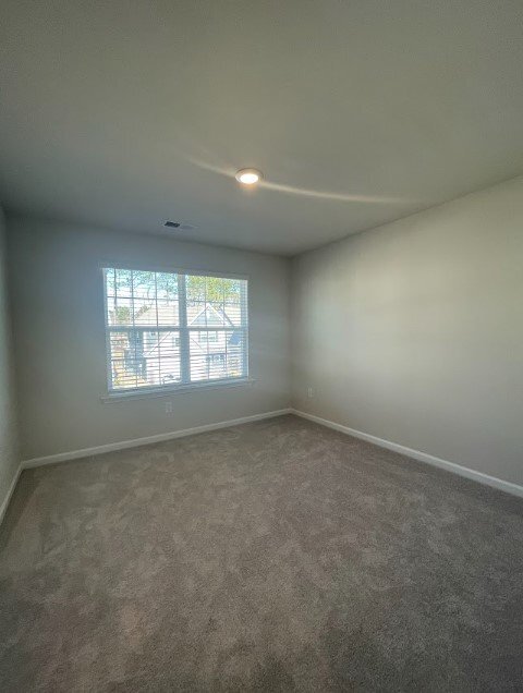Building Photo - Spacious 4 Bed, 3.5 Bath Home with Nearly ...