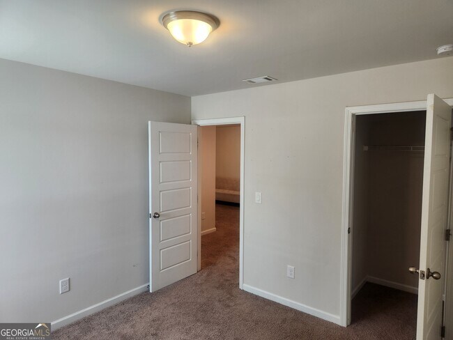 Building Photo - 47 Station Overlook Dr