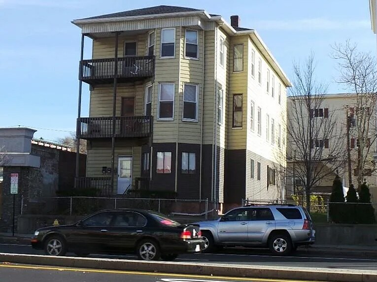 Building Photo - 271 Shrewsbury St