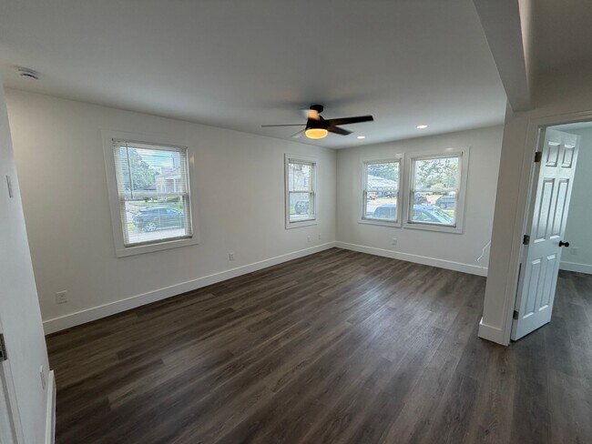 Building Photo - 604 N Causeway Blvd