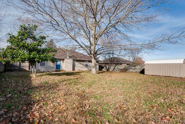 Building Photo - 3 Bedroom, 2 Bathroom Home in Battlefield!...