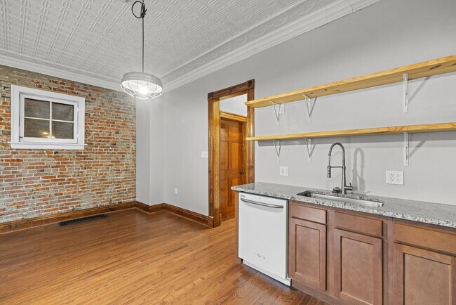 Building Photo - Charming 2 Bedroom Apartment in Benton Par...
