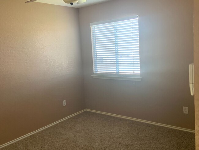 Building Photo - 4901 Donegal Bay Ct