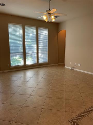 Building Photo - 1004 Royal Oaks Dr