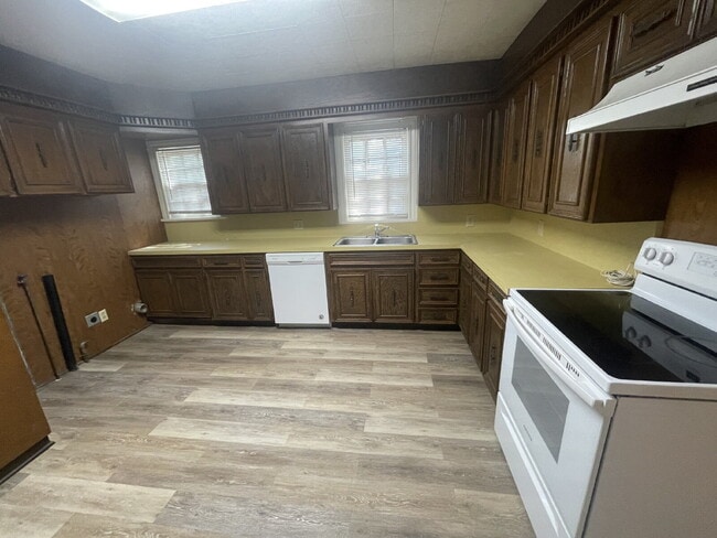 Building Photo - Pre-Leasing for Summer/Fall 2026 - Spacious Home Close to TTU!