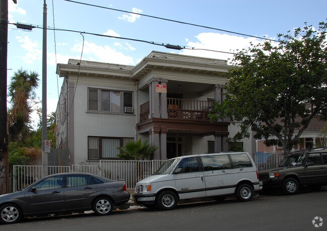 Building Photo - 1656 W 11th Pl