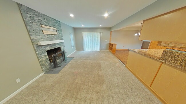 Building Photo - "3-Bed Home in Sterling Heights: Granite K...