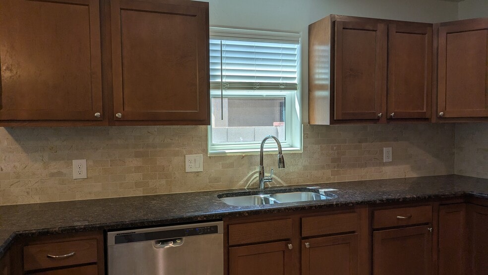 Building Photo - 427 East Waverly Street