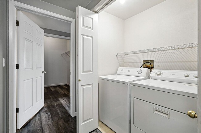 Building Photo - Immaculate Updated 2-Bedroom, 2-Bath Groun...