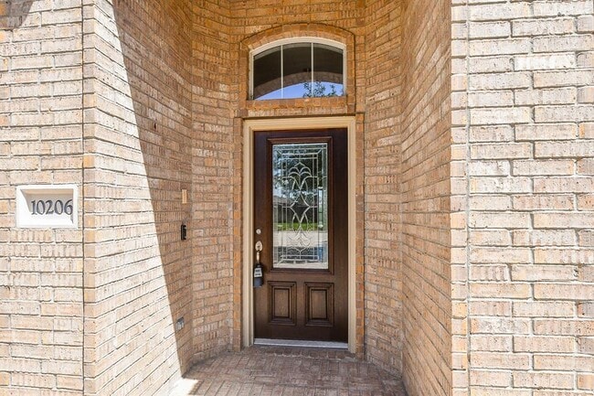 Building Photo - 10206 Hahns Peak Dr