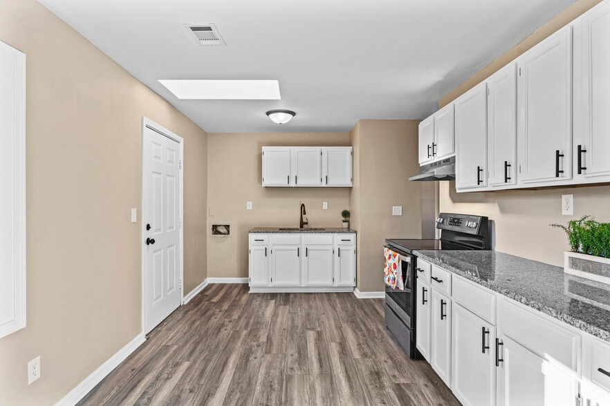 Building Photo - 3465 Alamosa Dr