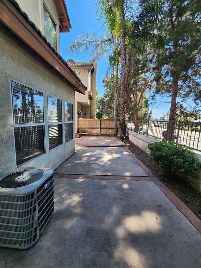 Building Photo - 4 Bedroom House in Eastlake - Championship Classics Community