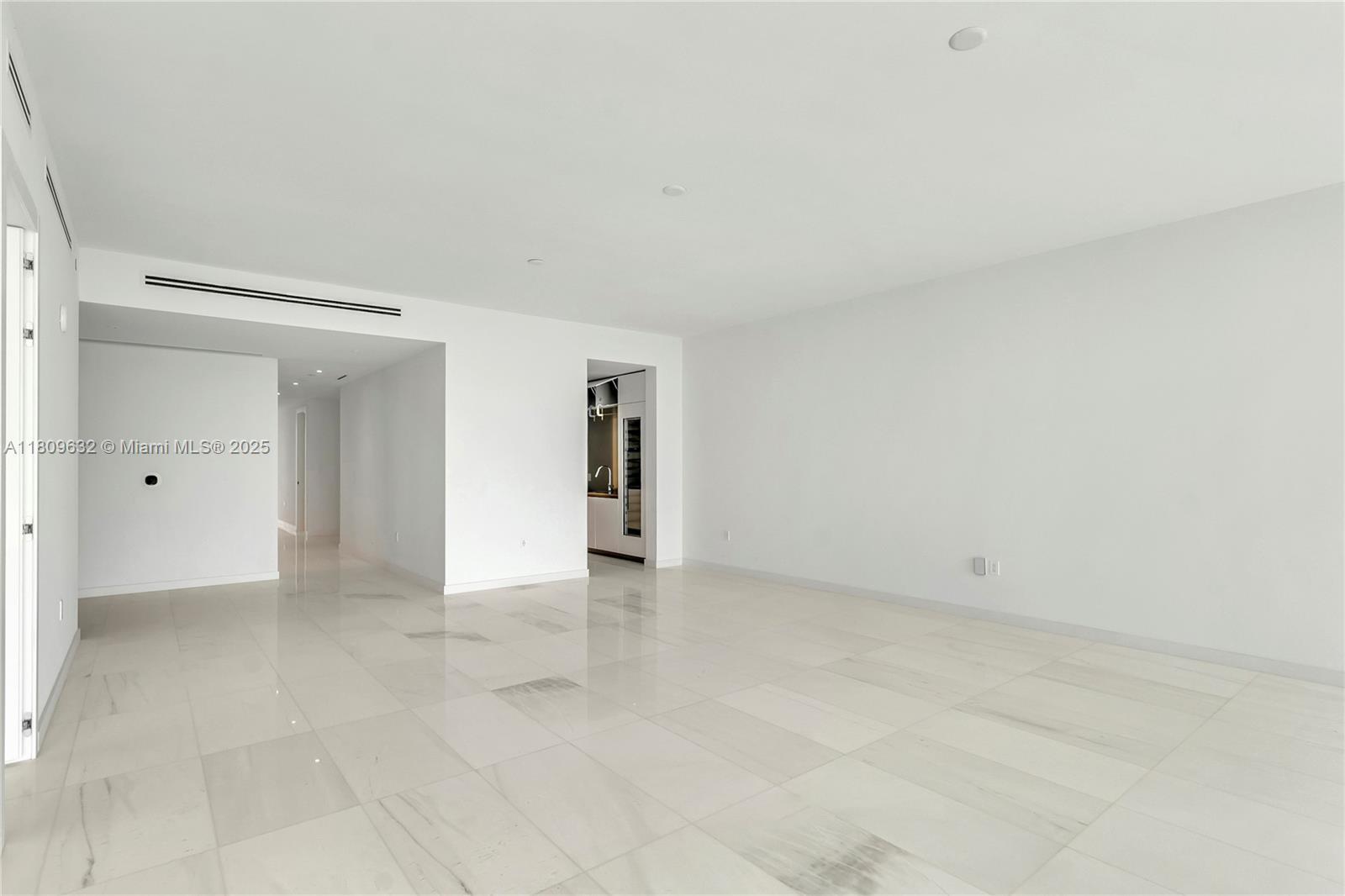 Building Photo - 300 Biscayne Boulevard Way