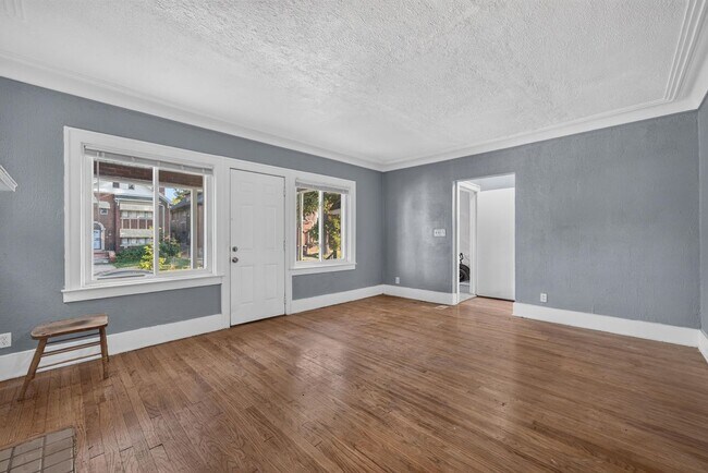 Building Photo - 2025 Calvert Ave