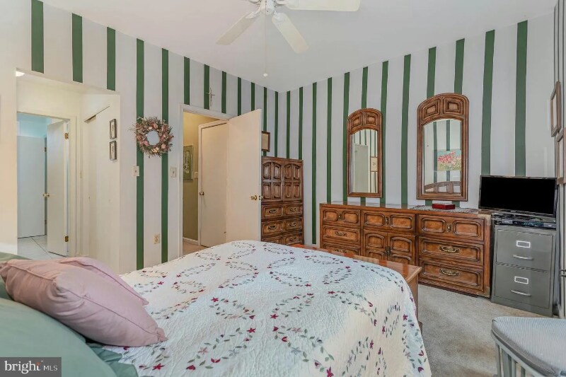 Building Photo - 340 E Locust St