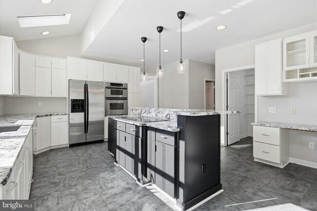 Building Photo - 13835 Burntwoods Rd